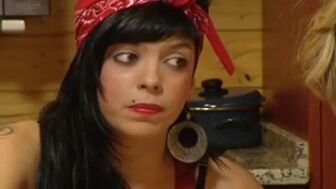 'La Paqui' se niega a pedirle perd&oacute;n a 'la Iratxe' y se desata la guerra: "Esta tiene de buena lo mismo que yo de himen"
