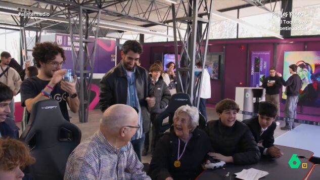 El reportero asist&iacute;a a la Madrid In Game, un evento en el que gente de la tercera edad y chicos y chicas de la generaci&oacute;n Z jugaban videojuegos para demostrar que sus mundos no est&aacute;n tan lejos. 