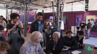 El reportero asist&iacute;a a la Madrid In Game, un evento en el que gente de la tercera edad y chicos y chicas de la generaci&oacute;n Z jugaban videojuegos para demostrar que sus mundos no est&aacute;n tan lejos. 