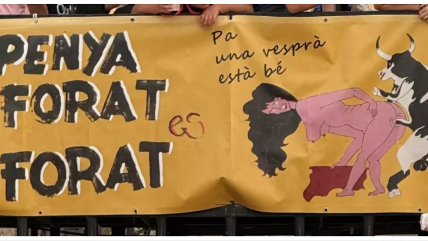 "Un agujero es un agujero": el repugnante cartel sexista de una peña en las fiestas de Sagunto "Un agujero es un agujero": el repugnante cartel sexista de una peña en las fiestas de Sagunto