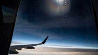 Un eclipse solar, visto desde un avi&oacute;n de Delta Airlines entre Dallas y Detroit en abril de 2024