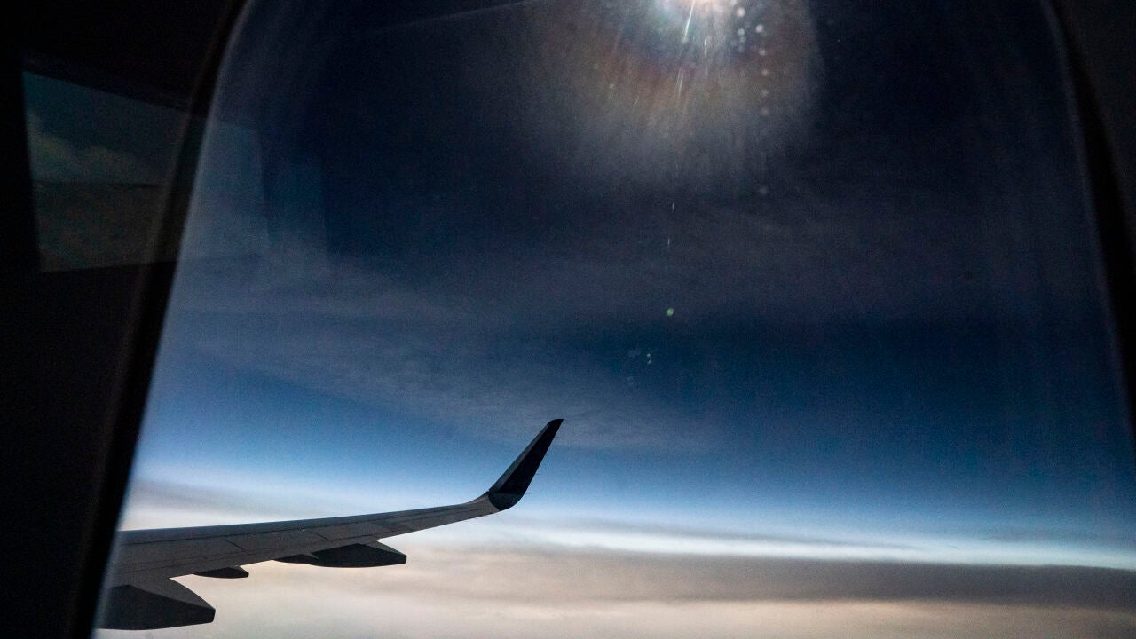 El eclipse, en directo desde el cielo: sigue el avión que 'persigue' el eclipse solar total a 10.000 m de altitud