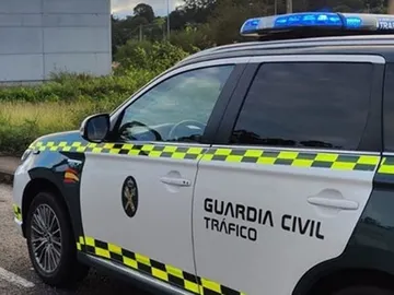 Un motorista atropella a un guardia civil al intentar escapar de un control en Málaga Un motorista atropella a un guardia civil al intentar escapar de un control en Málaga