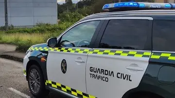 Un motorista atropella a un guardia civil al intentar escapar de un control en Málaga Un motorista atropella a un guardia civil al intentar escapar de un control en Málaga