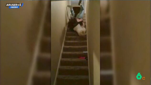 La brutal ca&iacute;da de una pareja por unas escaleras: "Ahora les unir&aacute; la misma habitaci&oacute;n del hospital"