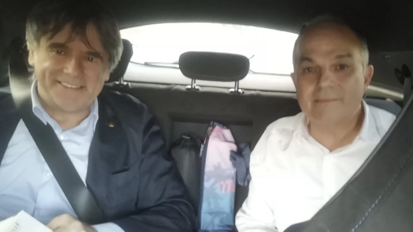 Carles Puigdemont, junto a Jordi Turull Carles Puigdemont, junto a Jordi Turull