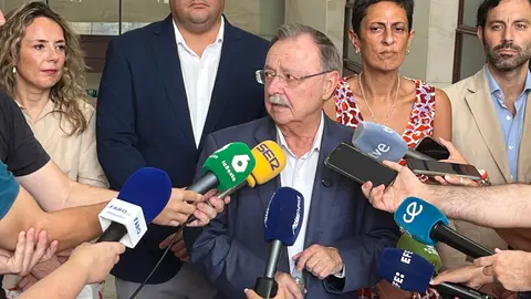 Juan Jesús Vivas, presidente de la Ciudad Autónoma de Ceuta, realiza declaraciones tras reunirse con la ministra de Juventud e Infancia, Sira Rego. Juan Jesús Vivas, presidente de la Ciudad Autónoma de Ceuta, realiza declaraciones tras reunirse con la ministra de Juventud e Infancia, Sira Rego.
