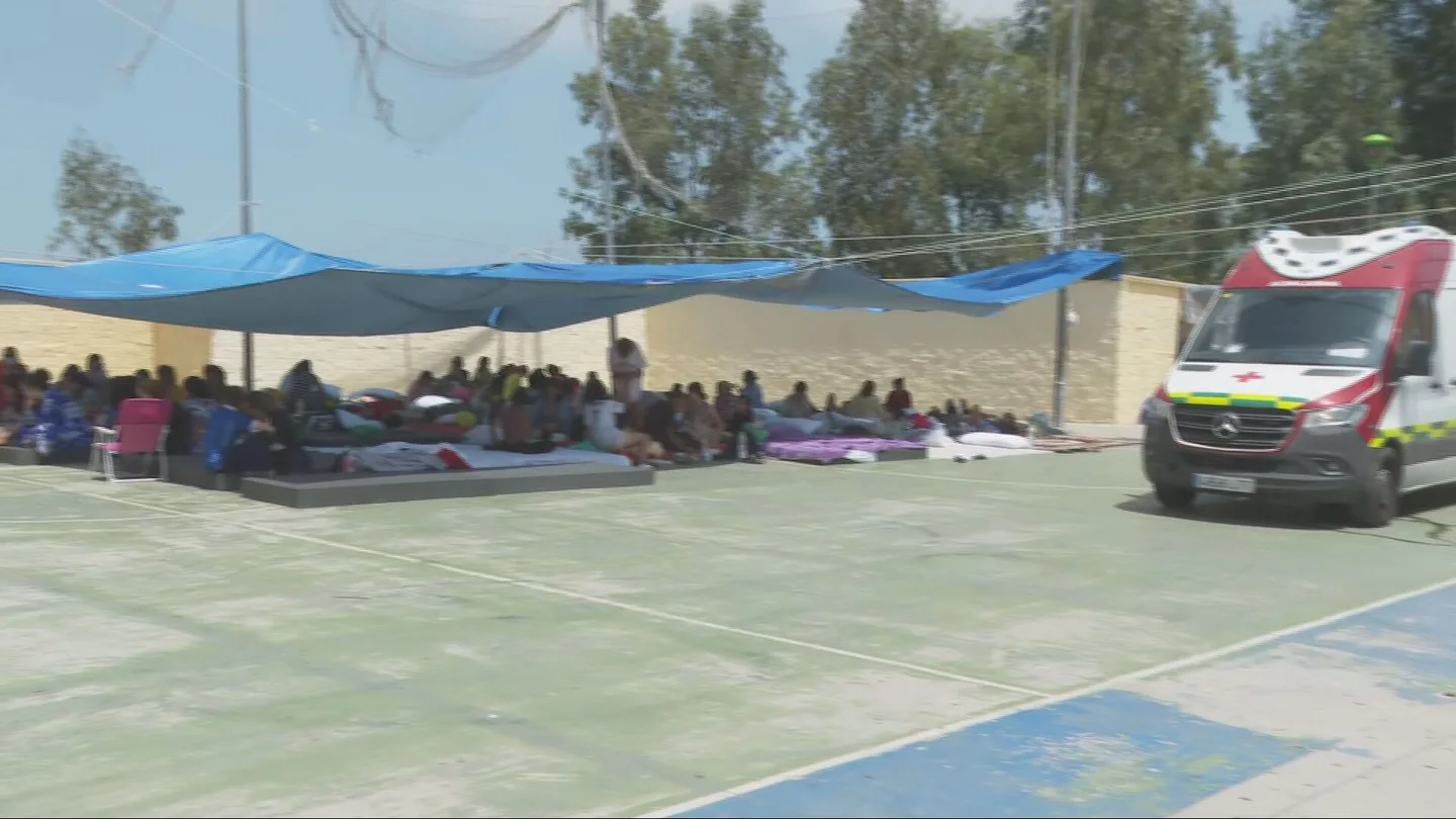 Durmiendo en parques y apartados en barrios marginales: así viven los casi 1.300 menores que siguen en Ceuta Durmiendo en parques y apartados en barrios marginales: así viven los casi 1.300 menores que siguen en Ceuta