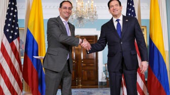 Fotograf&iacute;a de archivo del secretario de Estado de Estados Unidos, Marco Rubio (d), junto al reci&eacute;n posesionado vicepresidente de Colombia, Jos&eacute; Manuel Restrepo.