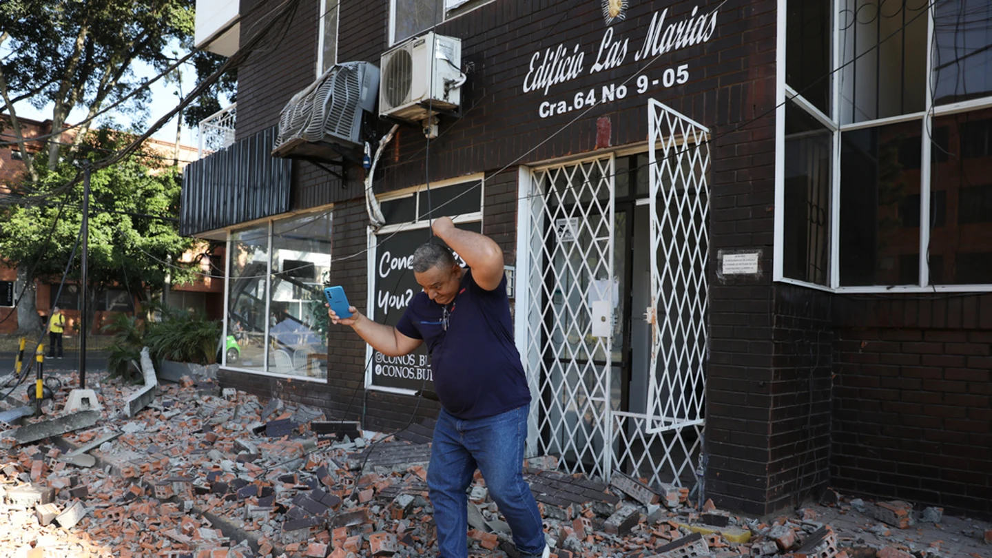 Un terremoto de magnitud 7,4 sacude Colombia y ocasiona graves daños en varias ciudades Un terremoto de magnitud 7,4 sacude Colombia y ocasiona graves daños en varias ciudades