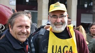 Javier S&aacute;nchez (dcha), junto a Jos&eacute; Manuel Penella (izqda), tambi&eacute;n exsecretario general de UAGA.