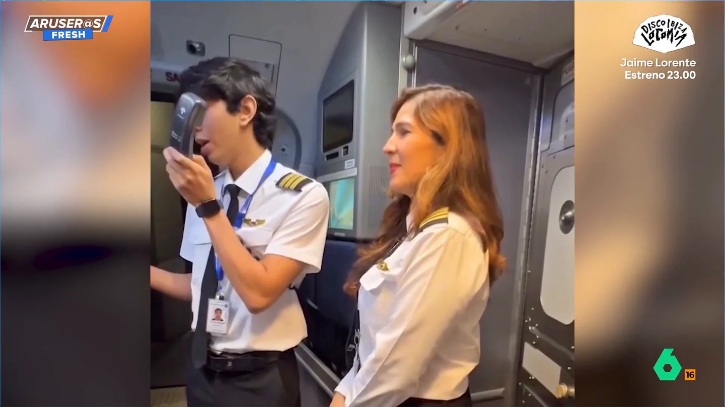 El emotivo mensaje de un copiloto al revelar que su madre es la comandante del avión: "Hoy comparto el cielo con ella" El emotivo mensaje de un copiloto al revelar que su madre es la comandante del avión: "Hoy comparto el cielo con ella"