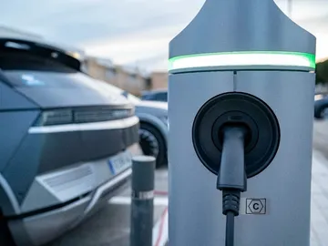 Los coches eléctricos de segunda mano disparan sus ventas mientras caen los diésel y gasolina Los coches eléctricos de segunda mano disparan sus ventas mientras caen los diésel y gasolina