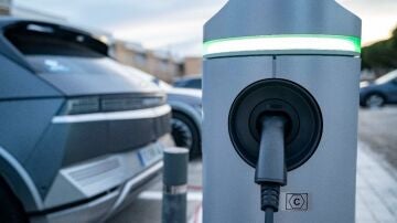 Los coches el&eacute;ctricos de segunda mano disparan sus ventas mientras caen los di&eacute;sel y gasolina