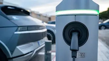Los coches eléctricos de segunda mano disparan sus ventas mientras caen los diésel y gasolina Los coches eléctricos de segunda mano disparan sus ventas mientras caen los diésel y gasolina