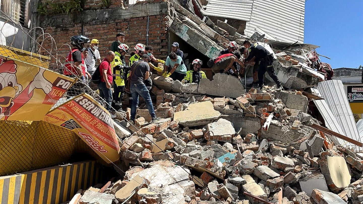 Edificios derrumbados en Pereira tras el terremoto que azota Colombia.