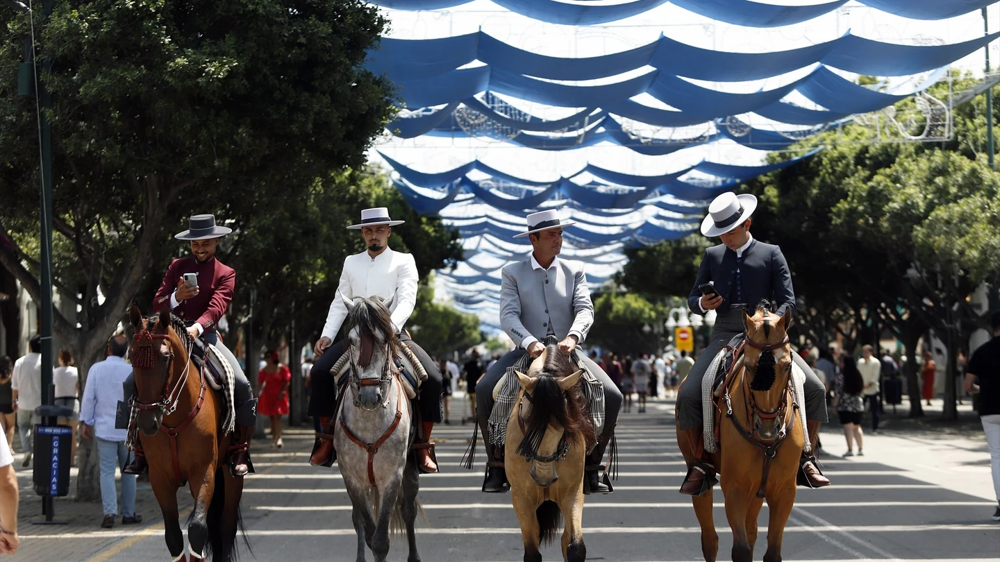 Paseos de enganches y caballos recorren el Cortijo de Torres de la Feria de Málaga Paseos de enganches y caballos recorren el Cortijo de Torres de la Feria de Málaga