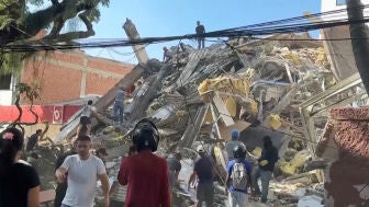 Edificios derrumbados y da&ntilde;os importantes en Cali tras el terremoto que azot&oacute; Colombia.