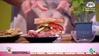La chef indica que esta f&oacute;rmula se compone de solo cuatro pasos y permite elaborar un bocadillo delicioso. Para demostrarlo, adem&aacute;s, ense&ntilde;a c&oacute;mo elaborar una deliciosa focaccia fiorentina de prosciutto y mozzarella. 