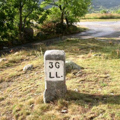 Moj&oacute;n que marca la Frontera entre Espa&ntilde;a y Francia en Ll&iacute;via