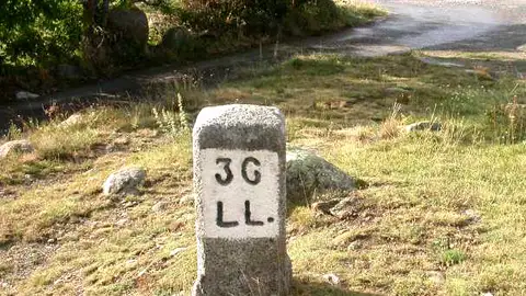 Mojón que marca la Frontera entre España y Francia en Llívia Mojón que marca la Frontera entre España y Francia en Llívia