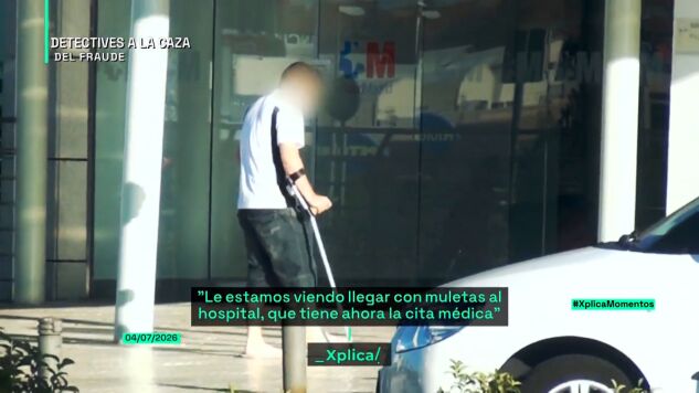 Una detective descubre a un trabajador de baja sin muletas tras verlo entrar con ellas al hospital