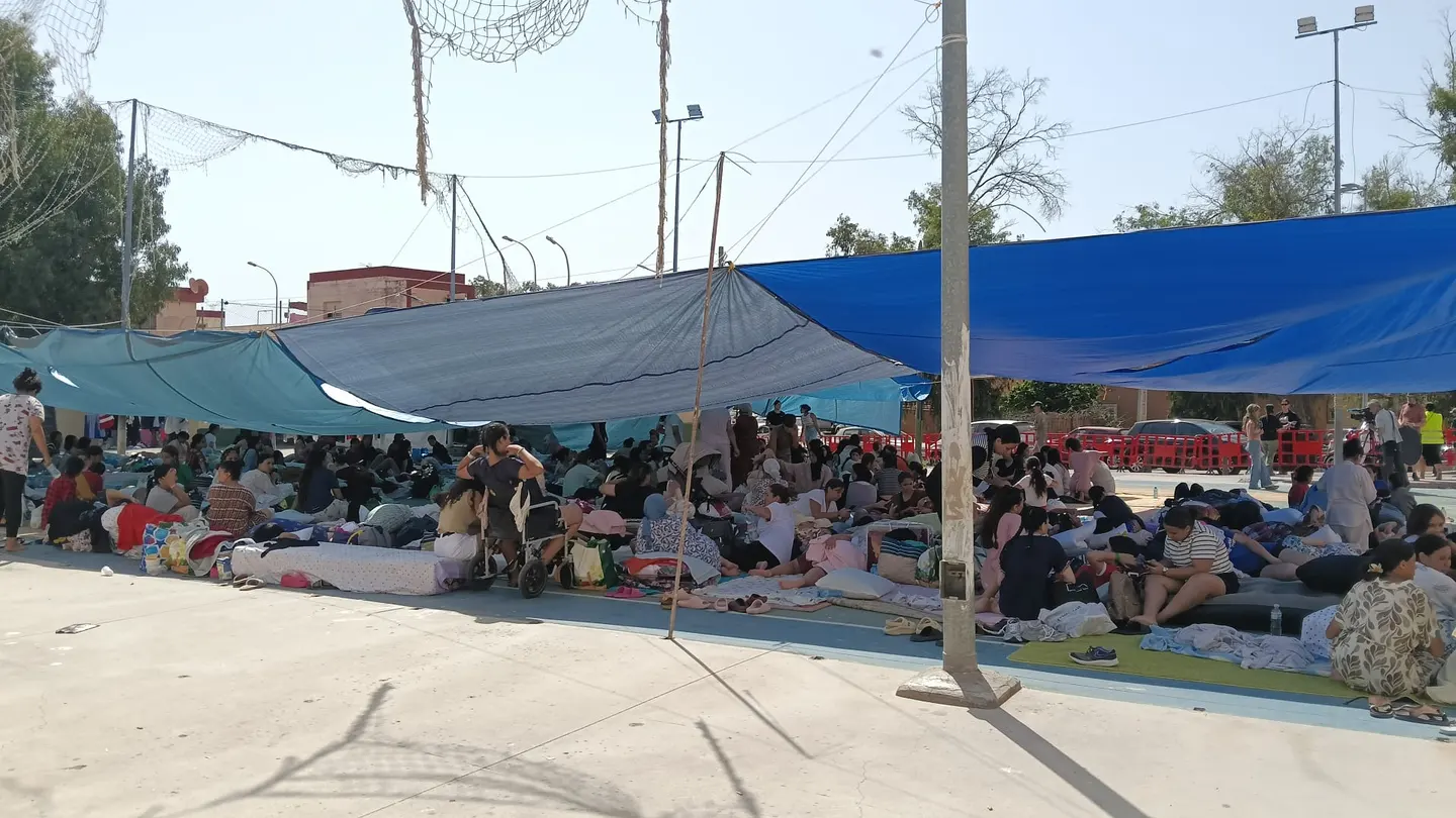 La 'no normalidad' de Ceuta: los vecinos instalan un campamento para niñas migrantes, que duermen en alfombras La 'no normalidad' de Ceuta: los vecinos instalan un campamento para niñas migrantes, que duermen en alfombras