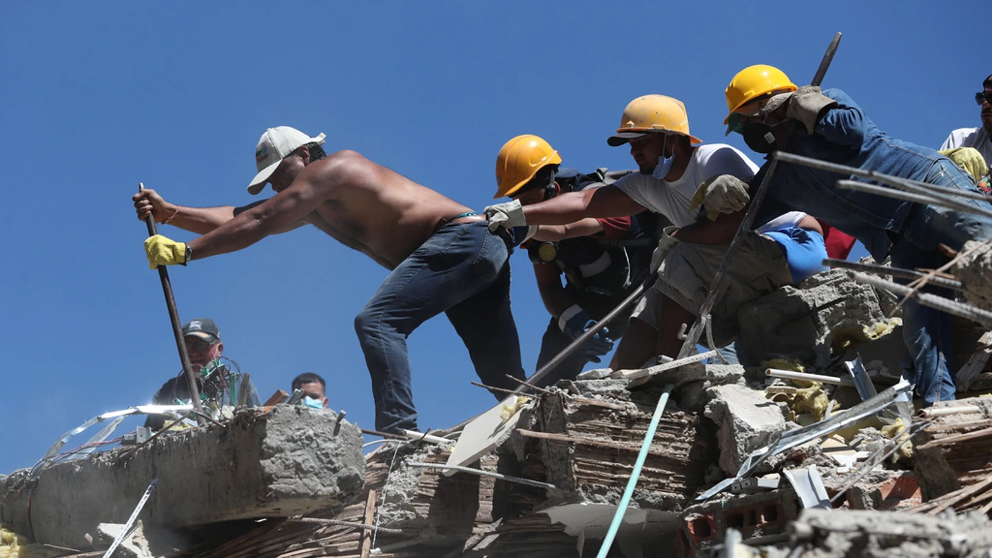 Baile de cifras en los balances de víctimas mortales tras el terremoto de Colombia entre rescates esperanzadores Baile de cifras en los balances de víctimas mortales tras el terremoto de Colombia entre rescates esperanzadores