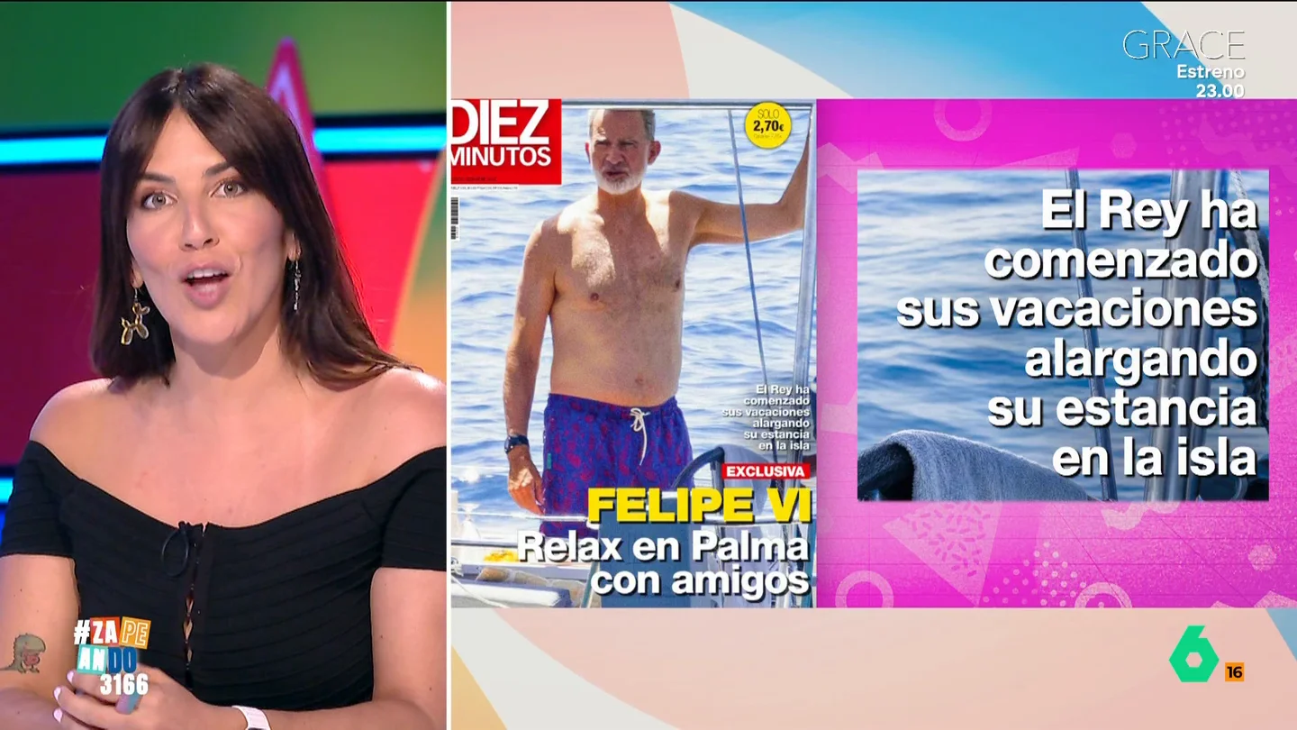 Irene Junquera, al ver al rey Felipe VI en bañador: "Que me enseñe la Constitución y lo que quiera" El monarca ha alargado sus vacaciones en Palma, ya que está participando en la Copa del Rey de Vela. Además, allí también se encuentran algunos de sus amigos.