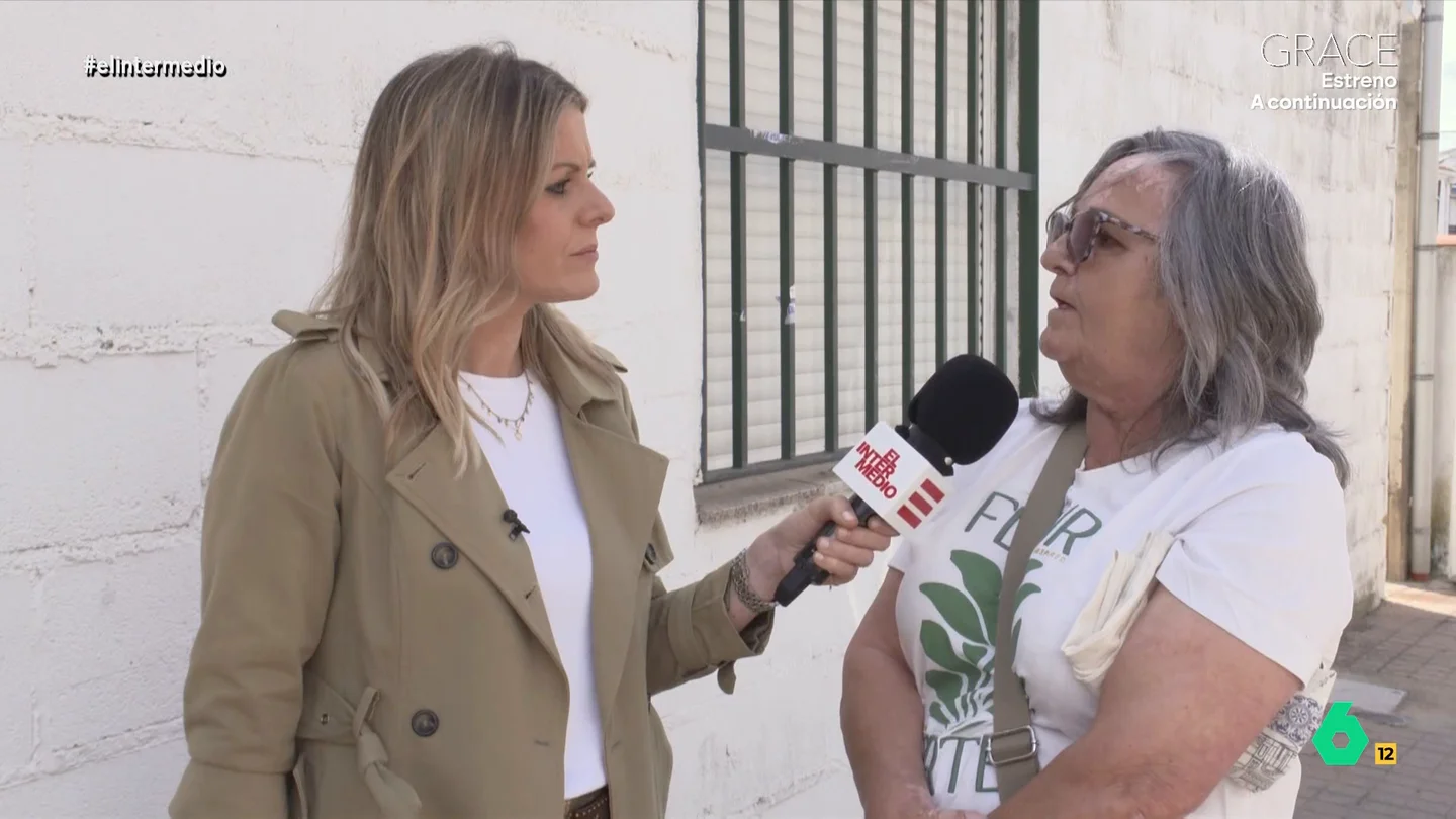 Una vecina de Talayuela, a favor de la prioridad nacional de PP y Vox: "Primero los de casa y si sobra a los extranjeros" El acuerdo de PP y Vox en Extremadura provocaba que su suprimieran las clases de árabe en este pueblo de Cáceres. Andrea Ropero se desplazaba para conocer el sentir de sus vecinos tras esta decisión.