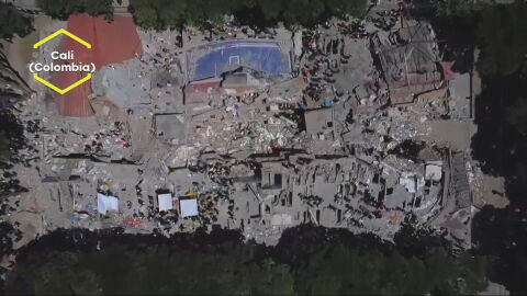 Edificios reducidos a escombros y destrucci&oacute;n total en Cali (Colombia)