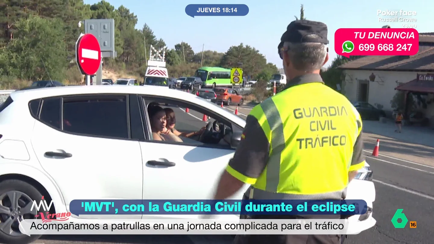 Más Vale Tarde acompaña a la Guardia Civil de Tráfico en su dispositivo especial por el eclipse solar Los reporteros han acompañado a los agentes al Puerto de Navacerrada, en Madrid, para controlar a todos aquellos que habían decidido escoger este enclave para vivir este evento astronómico histórico.