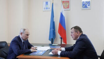 El presidente ruso Vladimir Putin visita Iturup, una isla en el archipi&eacute;lago de las disputadas Islas Kuriles.