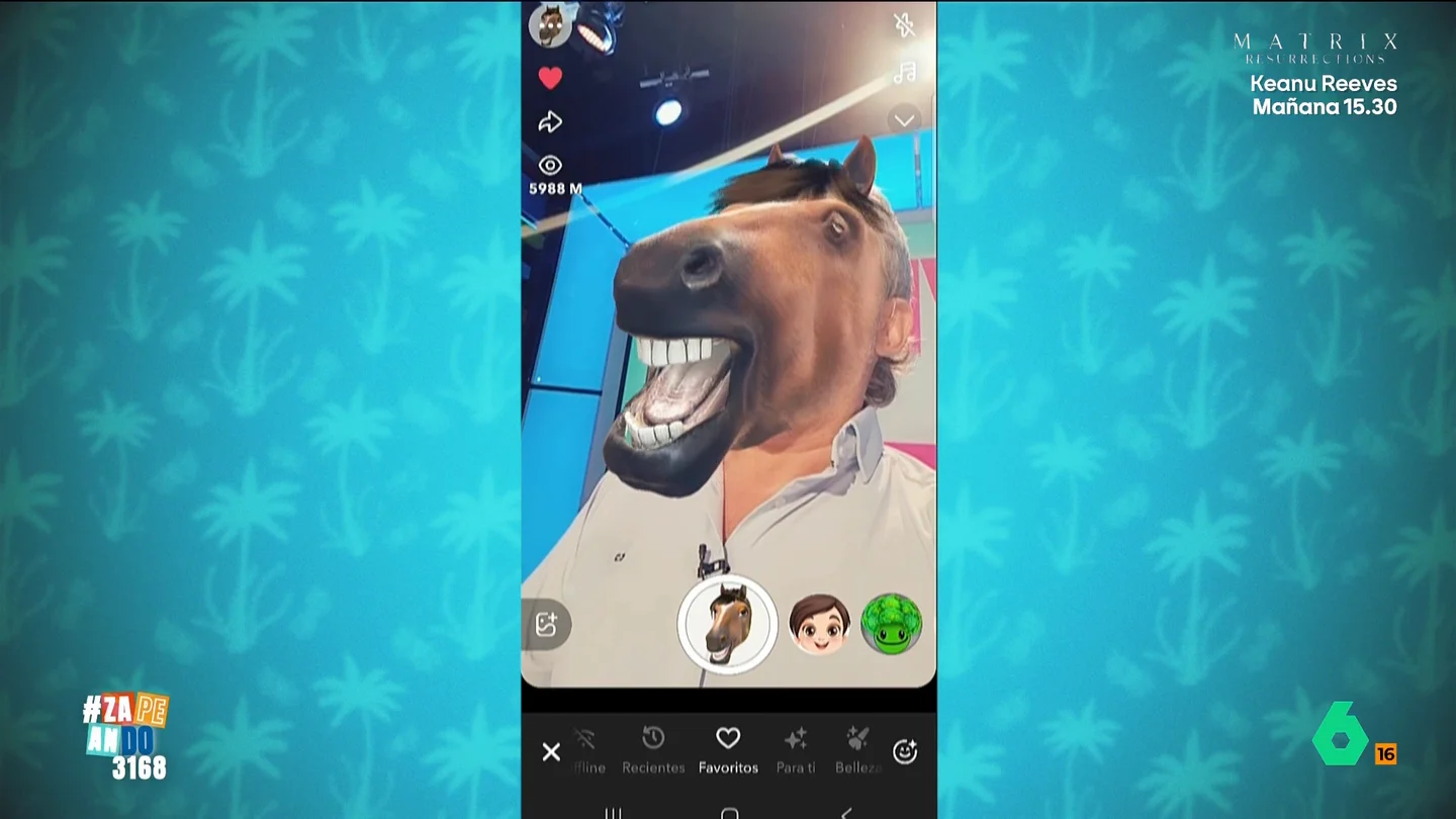 Miki Nadal y Maya Pixelskaya se convierten en caballo: "El flequillo ni tan mal" Una madre se ha hecho viral debido a la reacción que tiene su hijo cuando usa este filtro equino. Los zapeadores han querido probarlo y saber cómo sería su transformación.