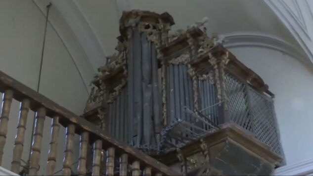 &Oacute;rgano de una iglesia de Segovia