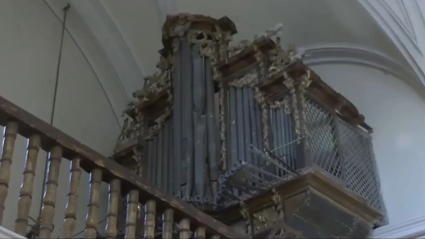 Órgano de una iglesia de Segovia Órgano de una iglesia de Segovia