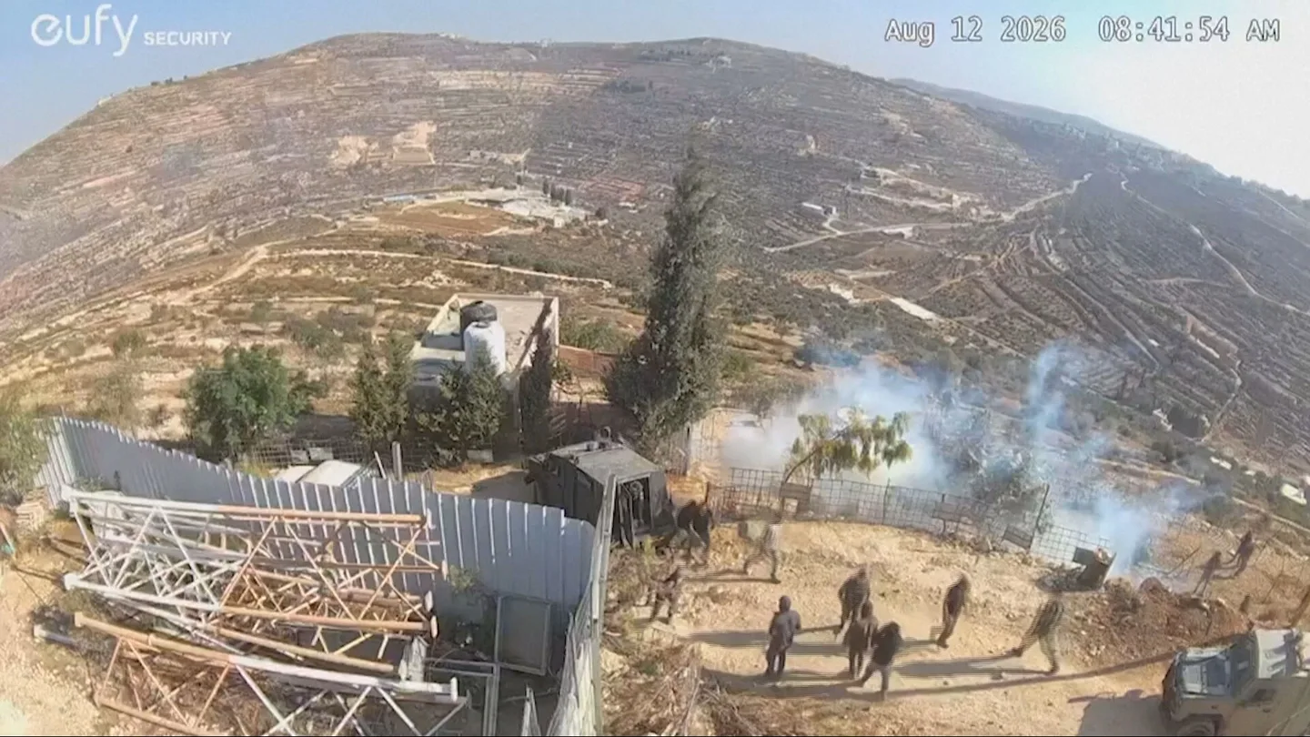 Atrapados en casa y sin apenas provisiones: el asedio de los colonos israelíes a familias palestinas en Cisjordania Atrapados en casa y sin apenas provisiones: el asedio de los colonos israelíes a familias palestinas en Cisjordania