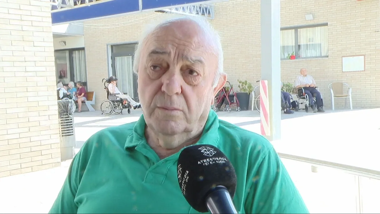 Vecino desalojado por el incendio de Peñas de Riglos Vecino desalojado por el incendio de Peñas de Riglos