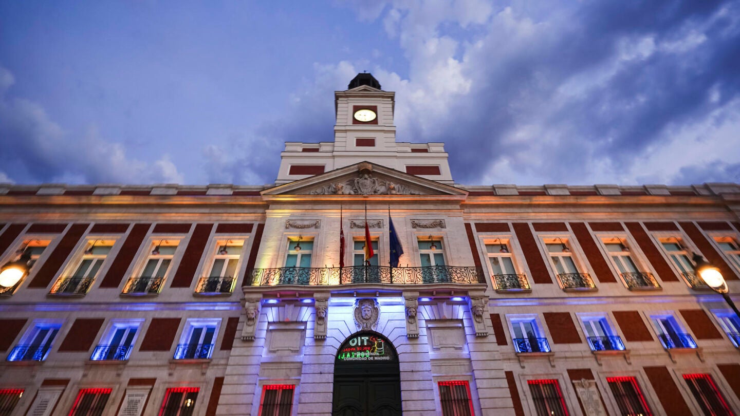 Fachada de la Real Casa de Correos, en Sol