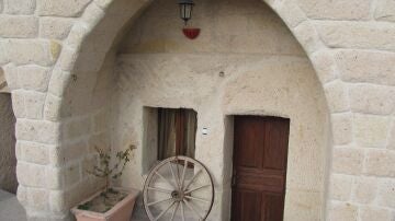 Entrada a habitaci&oacute;n en hotel cueva de G&ouml;reme, Turqu&iacute;a
