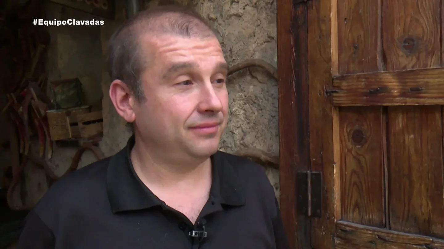 El dueño de un restaurante de Pedraza explica por qué tenía el vaso de agua a 4,50 euros: "Era para disuadir a la gente" El dueño de un restaurante de Pedraza explica por qué tenía el vaso de agua a 4,50 euros: "Era para disuadir a la gente"