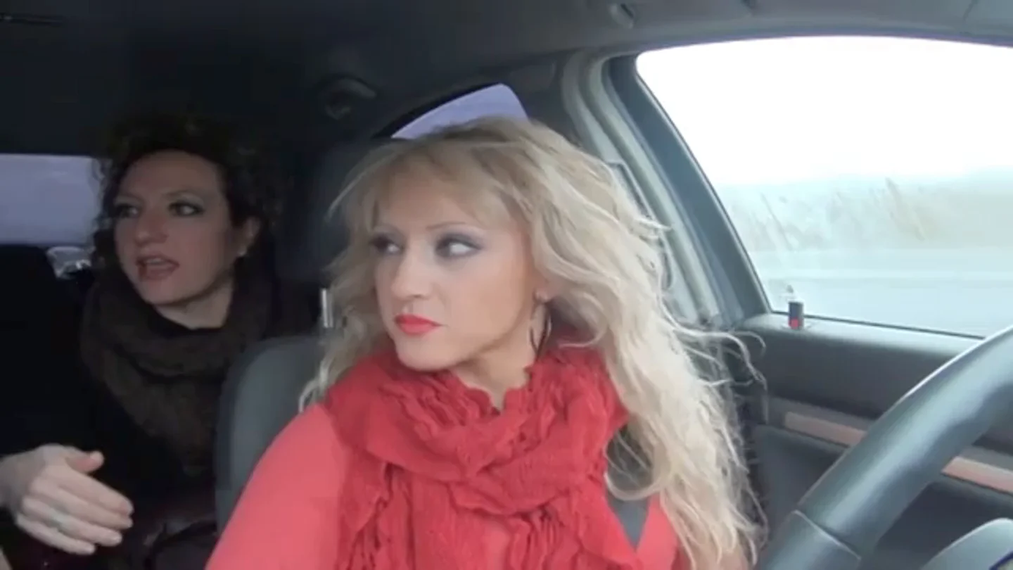Paqui se harta de las bromas de su marido Fran durante su videoclip: "Ya podías apoyarme un poco con la música" Paqui se harta de las bromas de su marido Fran durante su videoclip: "Ya podías apoyarme un poco con la música"