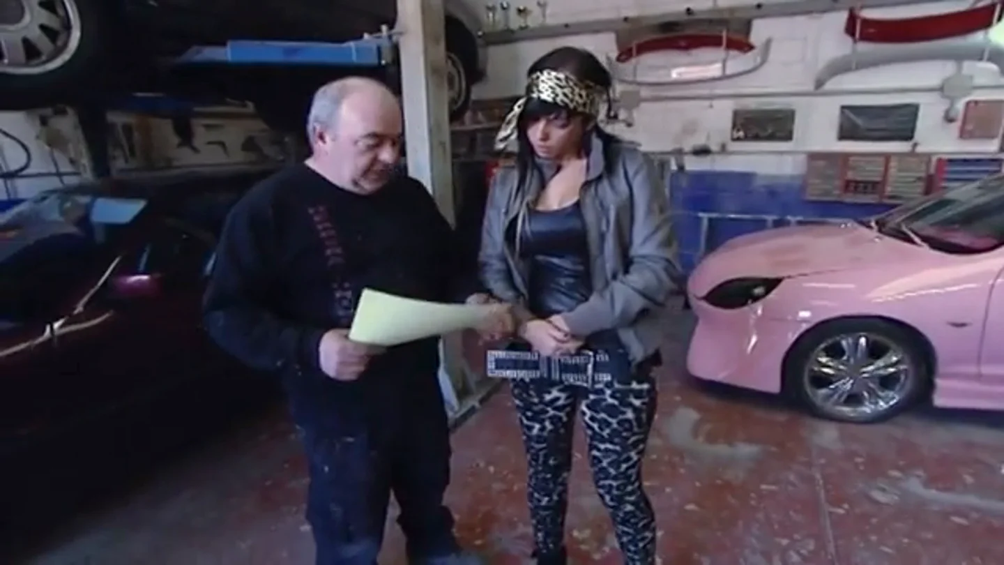 La sorpresa de 'La Iratxe' al descubrir cuánto cuesta arreglar su coche: "¡Cobro 600 euros de paro y no tengo ahorros!" La sorpresa de 'La Iratxe' al descubrir cuánto cuesta arreglar su coche: "¡Cobro 600 euros de paro y no tengo ahorros!"