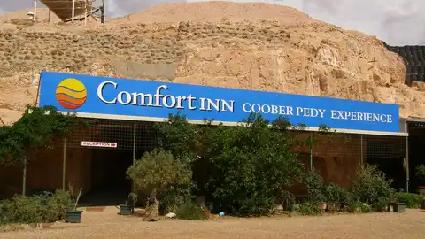 Entrada a motel subterráneo en Cobber Pedy Entrada a motel subterráneo en Cobber Pedy