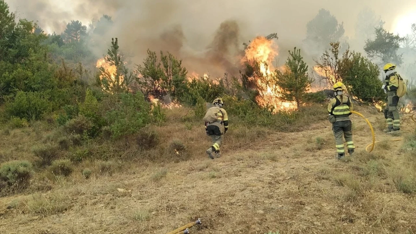 Incendio forestal en Las Peñas de Riglos (Huesca). Incendio forestal en Las Peñas de Riglos (Huesca).
