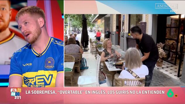 El c&oacute;mico brit&aacute;nico Alex Ayres nos sigue descubriendo c&oacute;mo ve las diferencias entre los guiris y los espa&ntilde;oles. En este v&iacute;deo, habla de los horarios a la hora de cenar o las largas sobremesas en Espa&ntilde;a, algo que afirma que le pone "muy inquieto".