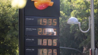 Cartel de precios en una gasolinera de Repsol, a 18 de agosto de 2026, en Madrid (Espa&ntilde;a). 
