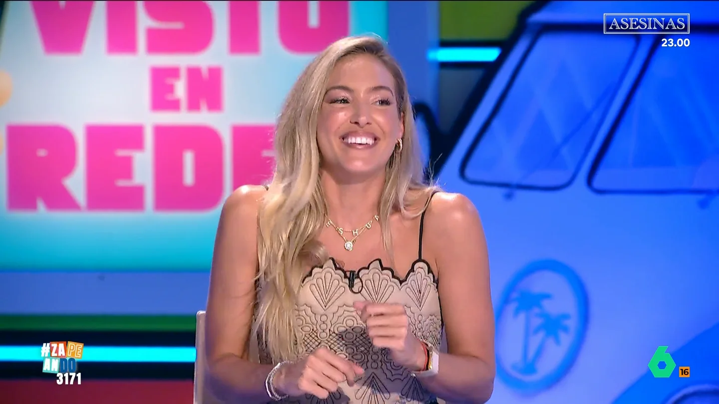 El 'lamento' de Isabel Forner tras imitar a una gallina: "Vais a acabar con mi reputación..." Miki Nadal ha propuesto a las zapeadoras que hagan su mejor cacareo para convertirse en las representantes de Zapeando en la próxima edición del concurso anual de imitadores de gallina de Iowa, en Estados Unidos.