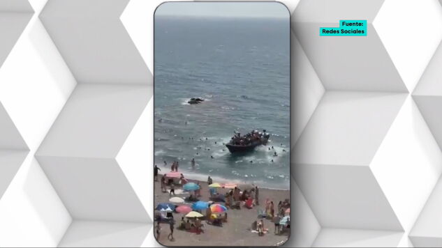 Patera llegando a una playa de Cartagena