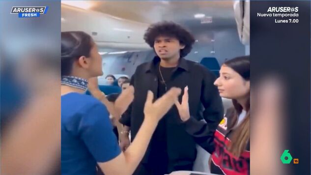Se va de viaje con su novia y se encuentra a su 'otra novia' en el avi&oacute;n: as&iacute; fue el tenso momento